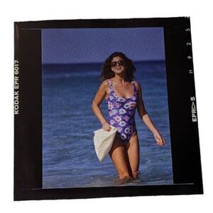 Kathy Ireland Photo Slide Swimsuit‎ Model Catalog Production Picture (E2)